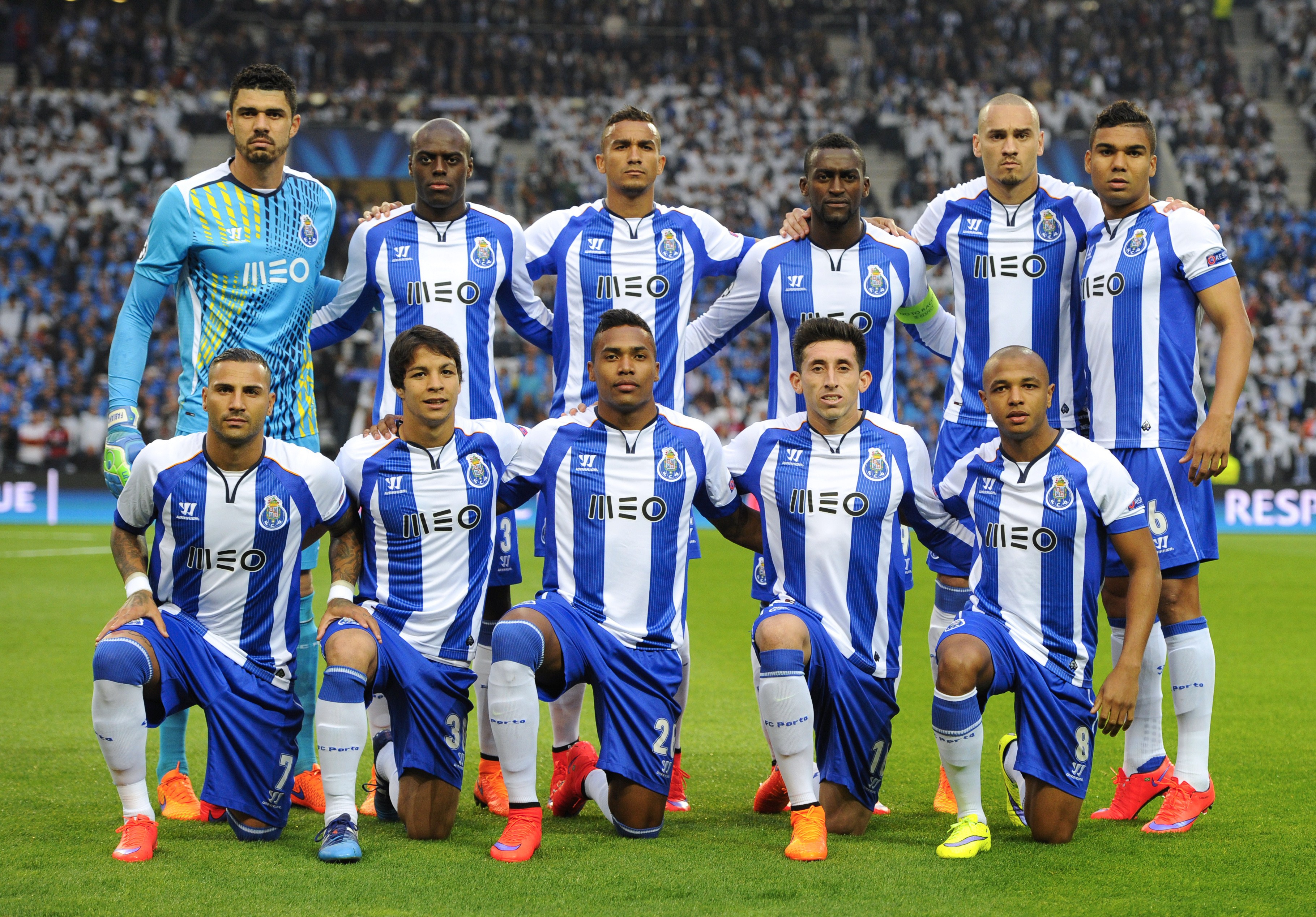 FC Porto team pose before the UEFA Champions League quarter final football match FC Porto vs FC Bayern Munich at the at the Dragao stadium in Porto on April 15, 2015. AFP PHOTO / MIGUEL RIOPA (Photo credit should read MIGUEL RIOPA/AFP/Getty Images)
